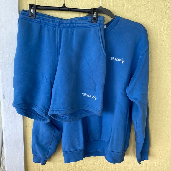 Cherry Los Angeles sweat set - Picture 1 of 12